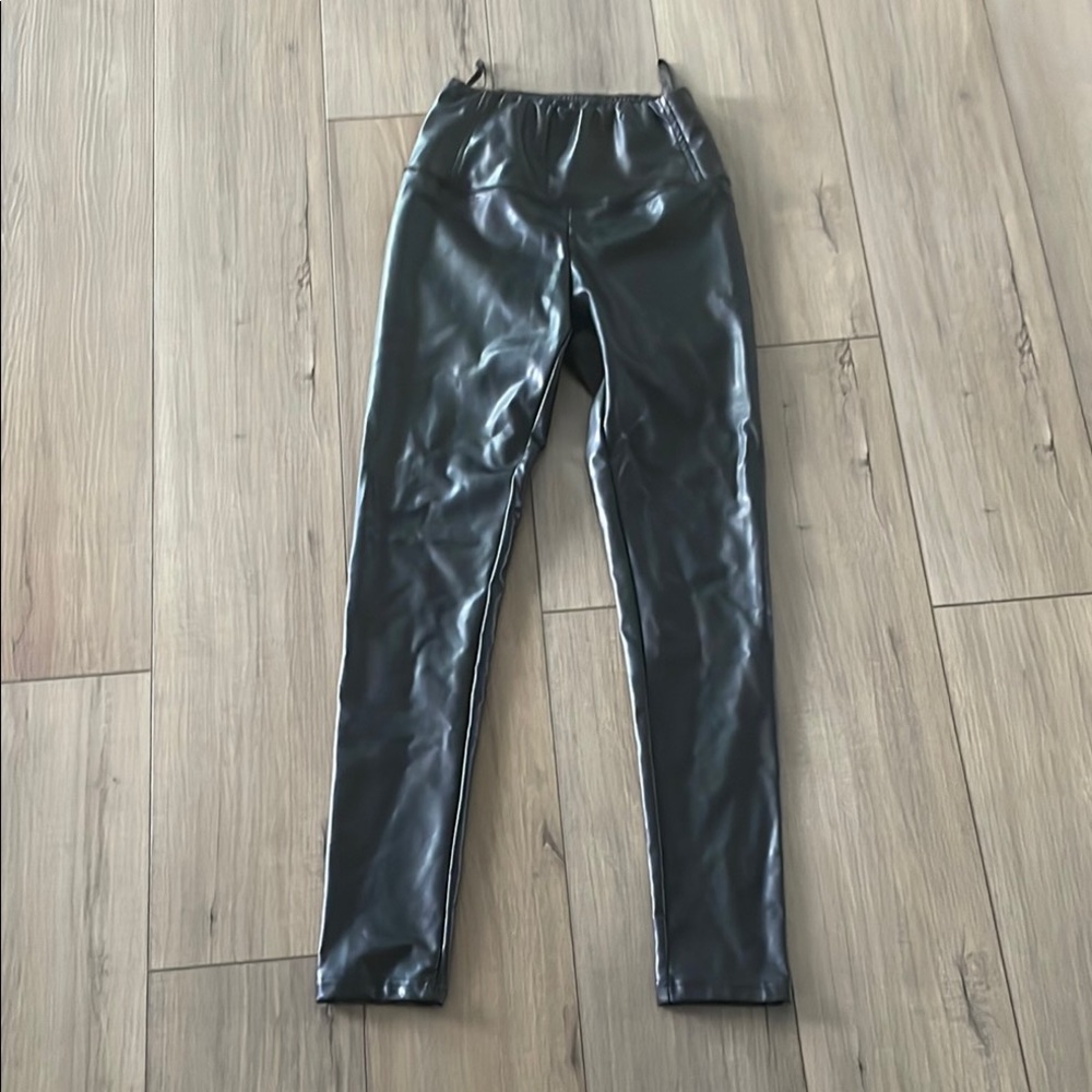 Francesca's Collections Black Skinny Pants faux leather stretch